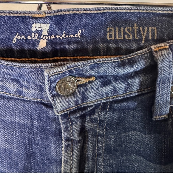 7 For All Mankind Austyn Relaxed Straight Leg Distressed Jeans - Size 31 - Picture 5 of 6